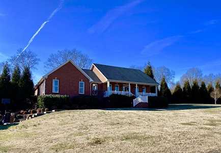 1020 Washington Dr Cottontown, TN 37048