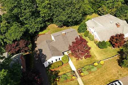 29 Fairwood Farms Drive West Hartford, CT 06107