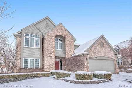 823 Townsend Dr South Lyon, MI 48178