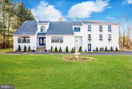925 Mcelwee Rd Moorestown, NJ 08057