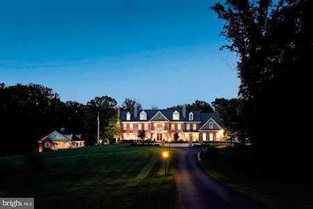 8225 Wolf Run Shoals Rd Clifton, VA 20124