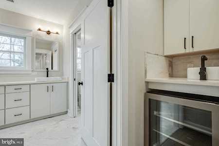 6723 Valley Brook Dr Falls Church, VA 22042