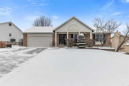 1329 Apple Valley Dr Ofallon, MO 63366