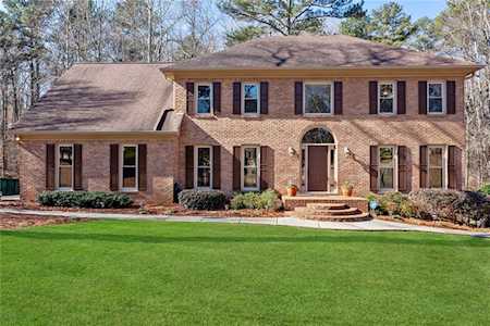 4018 Allenhurst Dr Peachtree Corners, GA 30092