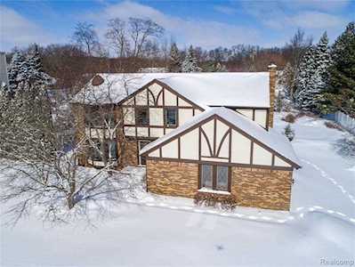 9615 Rosemary Ln Brighton, MI 48114