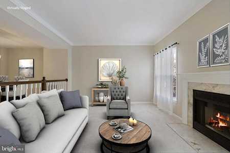 5802 Apsley House Ct Alexandria, VA 22310