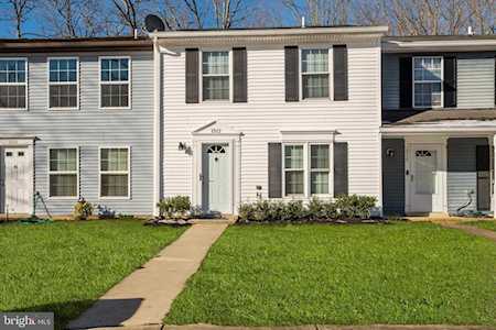 1512 Pin Oak Dr Waldorf, MD 20601