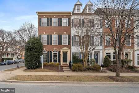 902 Featherstone St Gaithersburg, MD 20878