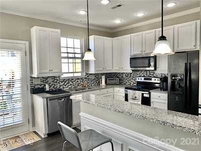 8037 Lynwood Square Waxhaw, NC 28173