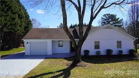 4521 Regal Oaks Rd Gastonia, NC 28056