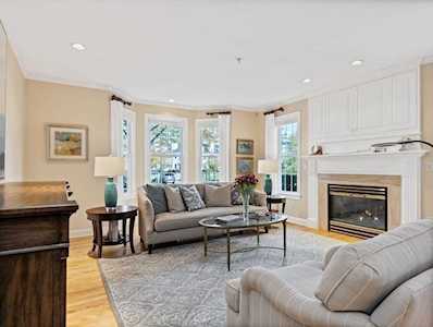 11 Tilden Commons Dr #11 Quincy, MA 02171
