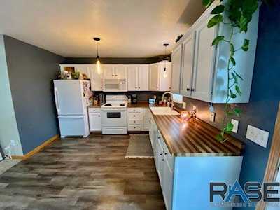 1812 S Mulberry Ave #E Brandon, SD 57005