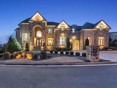 2818 Stone Hall Dr Marietta, GA 30062