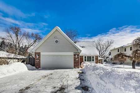 2253 Webster Ln Des Plaines, IL 60018