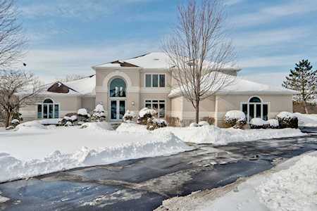 16 W Prairie Ct Hawthorn Woods, IL 60047
