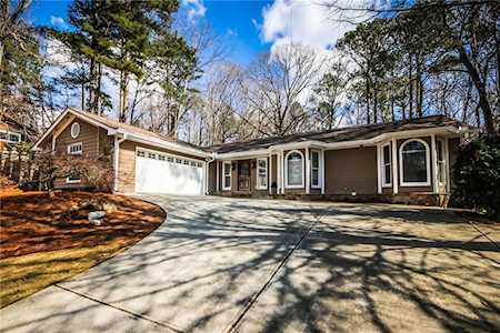 800 Lake Overlook Roswell, GA 30076