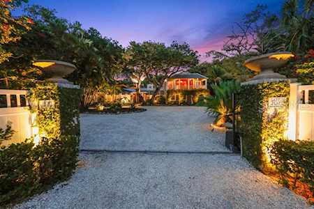1044 N Casey Key Rd Osprey, FL 34229