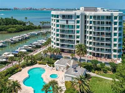 1 Seaside Ln #202 Belleair, FL 33756