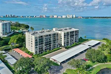 100 Oakmont Ln #202 Belleair, FL 33756