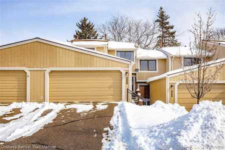 908 Williamsburg Crt Northville, MI 48167