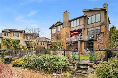 1009 N 41st Place Renton, WA 98056