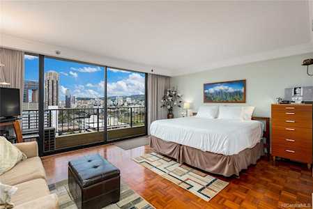440 Olohana Street #1807 Honolulu, HI 96815