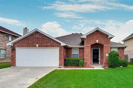 2104 Collington Drive Roanoke, TX 76262