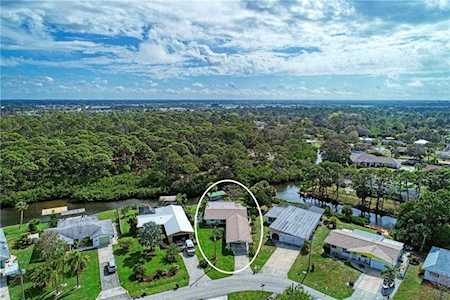 2190 Oyster Creek Dr Englewood, FL 34224