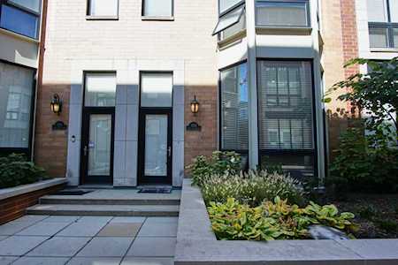 310 N Desplaines St #D Chicago, IL 60661