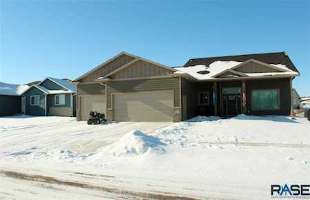 1401 Oak Creek Rd Dell Rapids, SD 57022