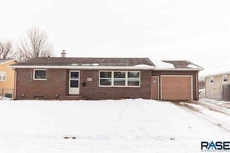 1412 S Bruce Rd Sioux Falls, SD 57105