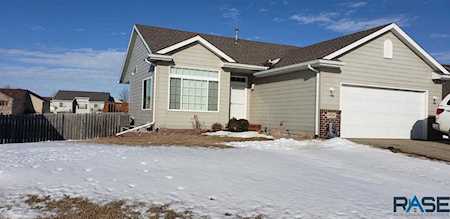 5816 W Oakcrest Dr Sioux Falls, SD 57107
