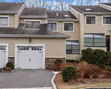 10 Villas Circle Melville, NY 11747