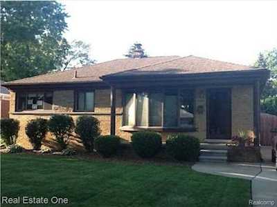 17348 Helen St Allen Park, MI 48101