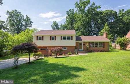 1505 Forest Ln Woodbridge, VA 22191