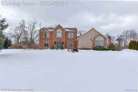 1817 Deer View Ct Hartland Twp, MI 48843