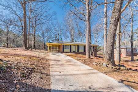 223 Dogwood Ln Lawrenceville, GA 30046