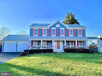 1404 Rock Ridge Ct Herndon, VA 20170