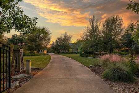 140 Oak Hollow CT Buda, TX 78610