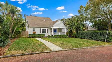 235 27th Ave N St Petersburg, FL 33704