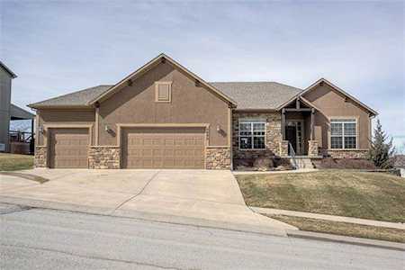 5920 S National Dr Parkville, MO 64152