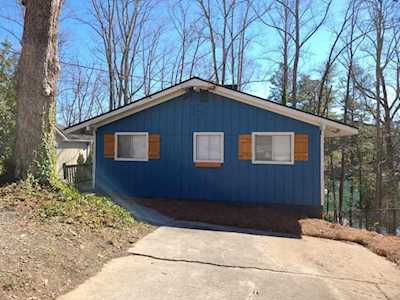 6329 Lakeview Dr Buford, GA 30518