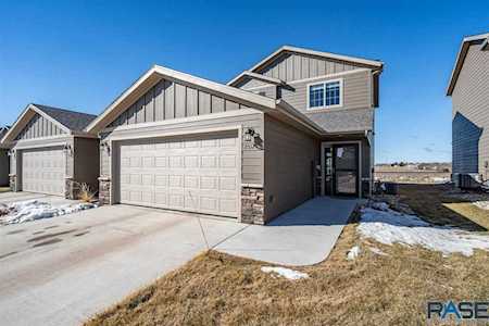 2512 E Meadowside Pl Sioux Falls, SD 57108