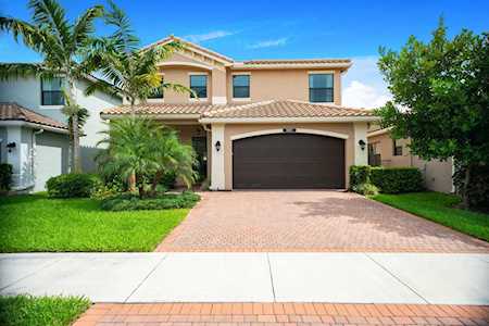 8072 Cactus Quartz Circle Delray Beach, FL 33446
