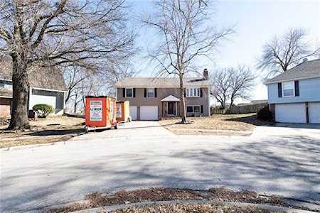2413 W Post Oak Rd Olathe, KS 66061