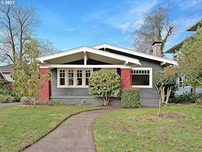 637 NE Ainsworth St Portland, OR 97211