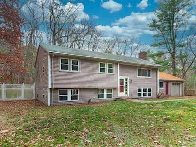 2 Old Coach Rd Norfolk, MA 02056