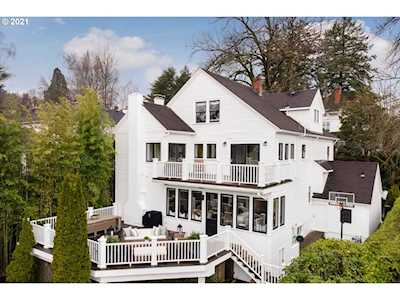2020 SW 19th Ave Portland, OR 97201