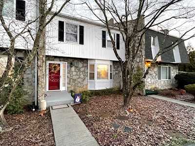 3313 Stonehenge Square Roanoke, VA 24018