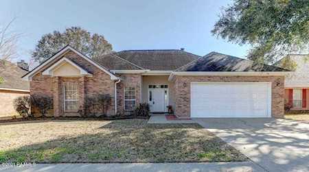 106 Doncaster Circle Youngsville, LA 70592